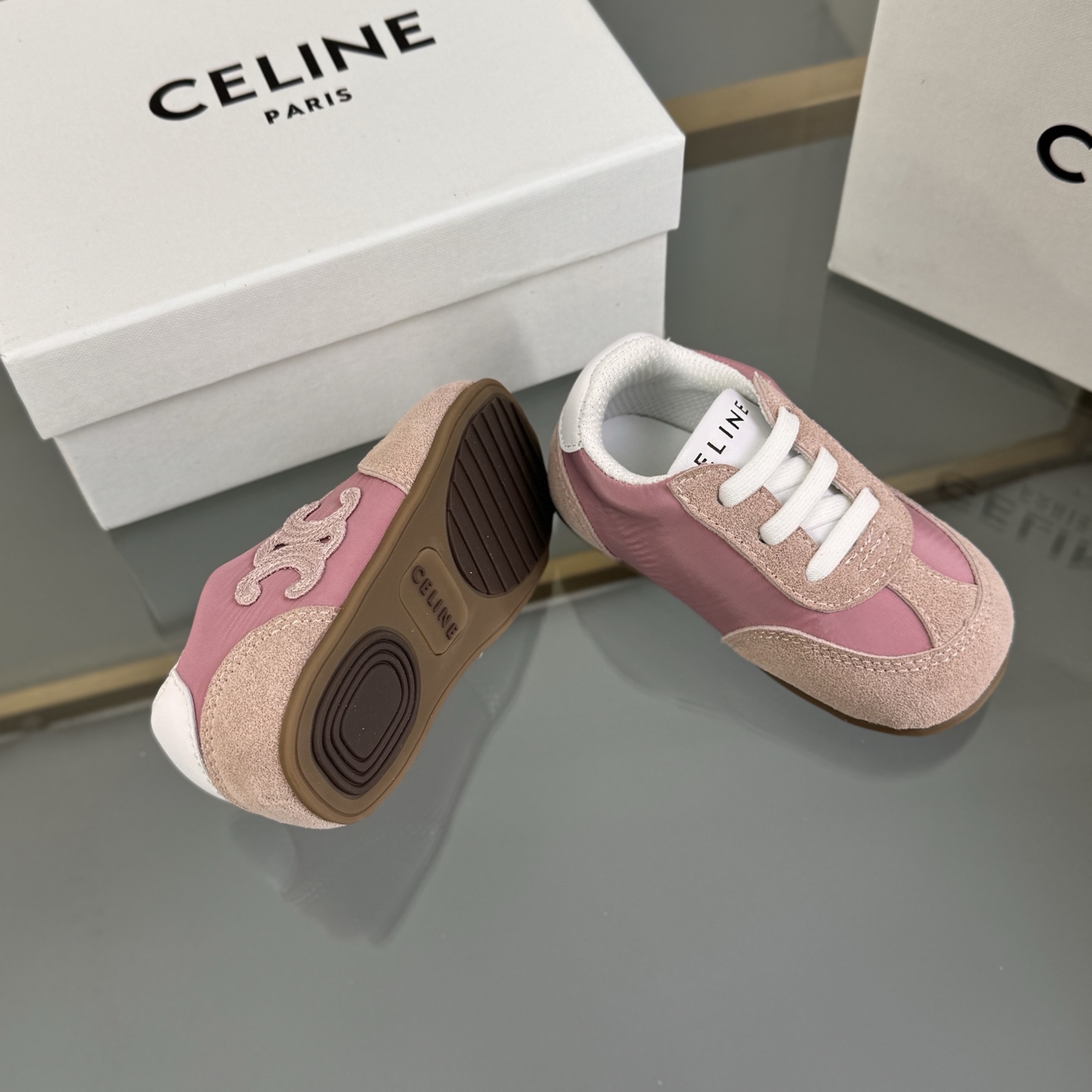 Children's shoes child